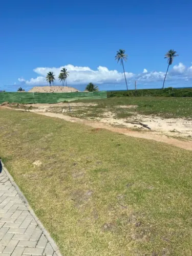 Alphaville Guarajuba 1, beira mar, pé na areia.