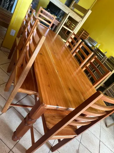 Mesa 8 cadeiras pernas torneadas 1.90x0.80