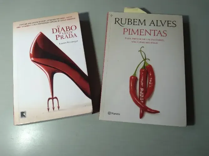 Dois livros, diabo veste prada e pimentas