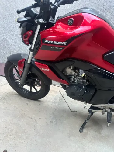 Fz15 vermelha 
