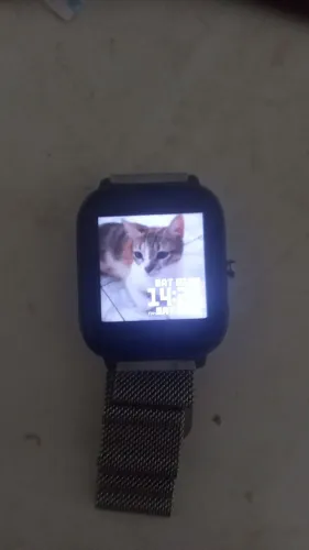 Smartwatch com tela de toque e design moderno