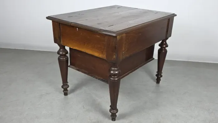 Mesa de Centro Baú, estilo Imperio confeccionado em madeira nobre Imbuia maciça