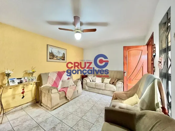 Casa à venda no Arco-Íris (Cecap), Rio Claro: 03 dormitórios e 4 garagens!