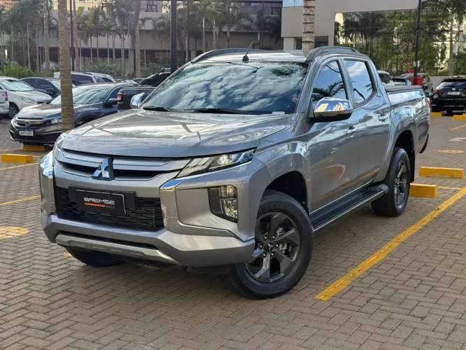 Mitsubishi L200 Triton HPE 2.4 Turbo Diesel 4x4 Automática - 2025
