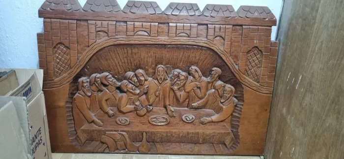 Quadro entalhado em madeira 