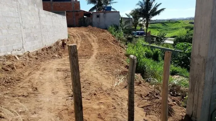 TERRENO MURADO em São Pedro da Aldeia / Divisa CABO FRIO