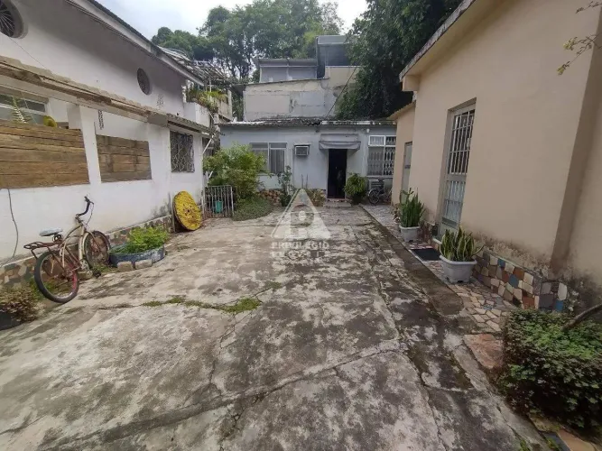 Terreno 253m² | Jardim Botânico | 3 Casas | Oportunidade | Residencial ou Comercial