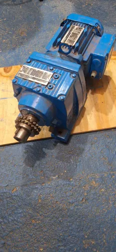 Motoredutor trifásico 1 cv redução 1/106.