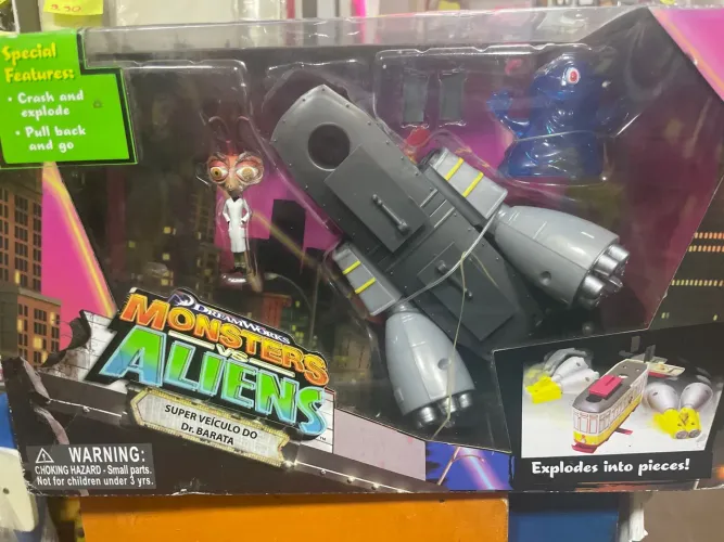 Brinquedo Monster vs Aliens - Super Veículo Dr. Barata