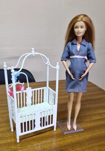 Barbie midge com bebê e barriga 