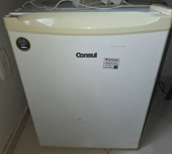 FRIGOBAR CONSUL 70L - COM FURO NO CONGELADOR 