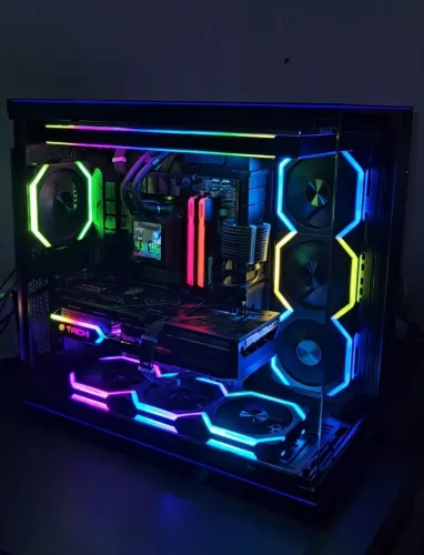 PC Gamer Ryzen 7 9800X3D + RX 9070XT Taichi