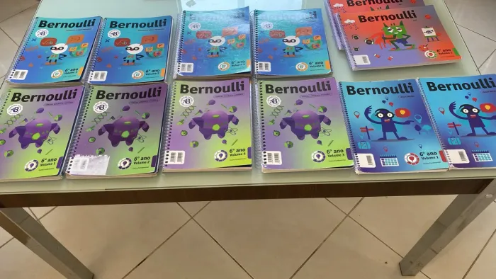 Livros didáticos Bernoulli do 6º ao 3º ano médio 