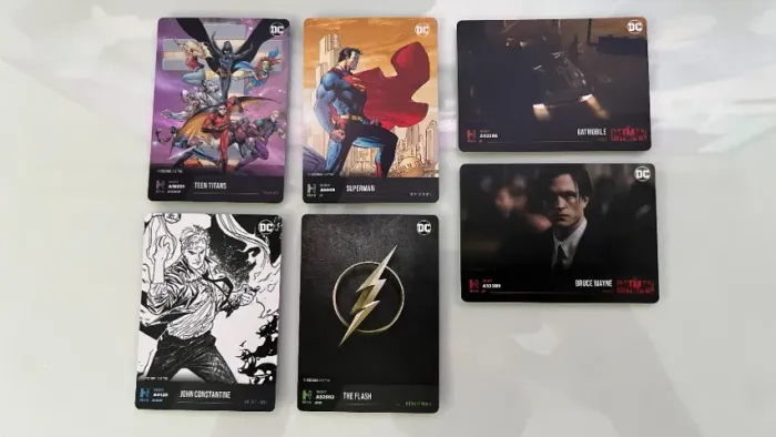 Coleção 6x Cartas Físicas Hro DC Comics (Capítulo 1) - Superman, Batman, Flash - EXCLUSIVA