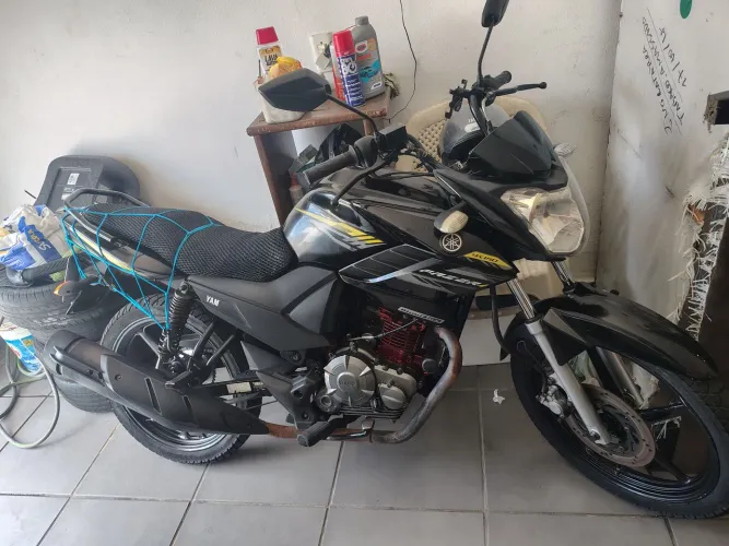 Vendo moto fazer 150 em ótimo estado de conservação.