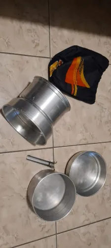 JOGO DE PANELAS E PRATOS EM ALUMINIO