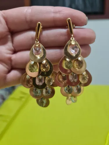 Vende-se um par de brincos banhado