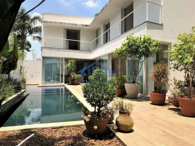 Sobrado à venda em Cotia, Bosque do Vianna, com 3 suítes, com 337.01 m²