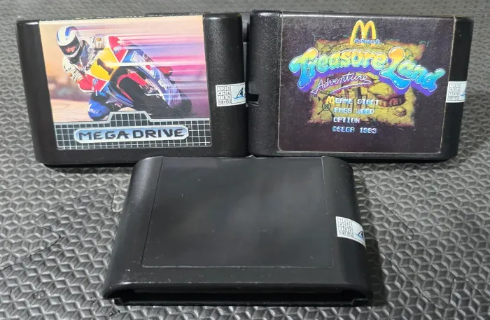 3 jogos para Mega Drive (Sonic, Hang On e Treasure Land)