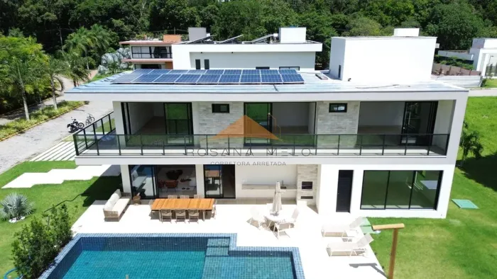 Casa com 4 quartos, 370m², piscina privativa, espaço gourmet com churrasqueira e 4 vagas d