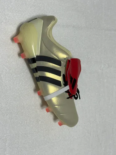 Chuteira Adidas Predator Mania 