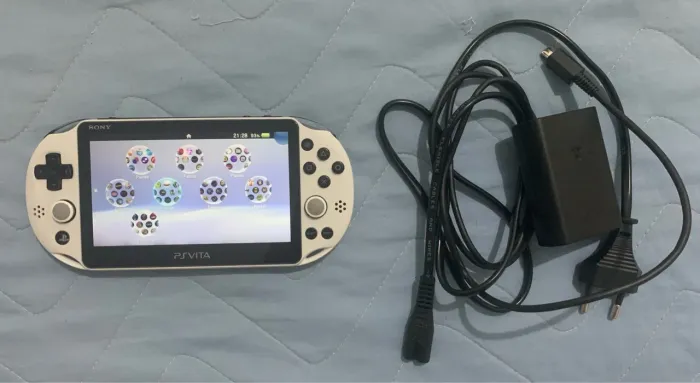 PS Vita branco em ótimo estado!