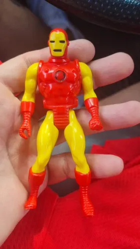 Secrets wars  homen ferro