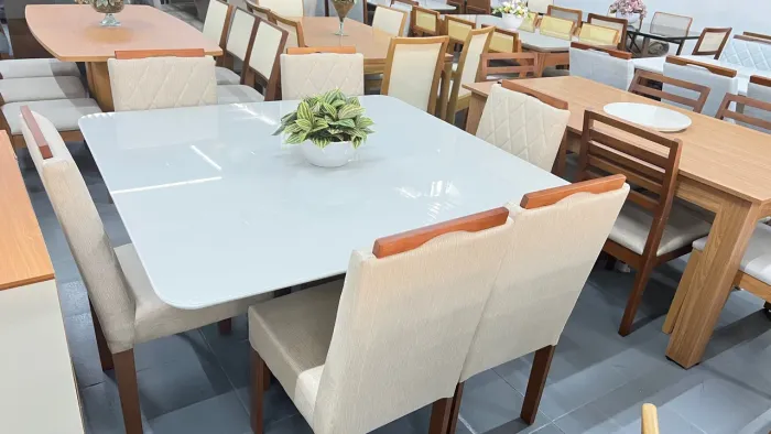 Mesa de Jantar Moderna com Cadeiras quadrada de madeira 