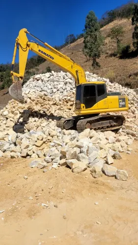 OEscavadeira Komatsu PC160 2009