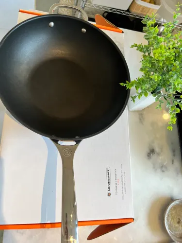 Le creuset seminova wok