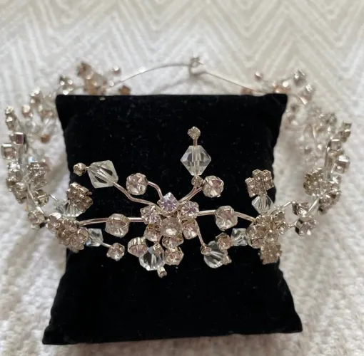 Porta coque / tiara (noiva/debutante)