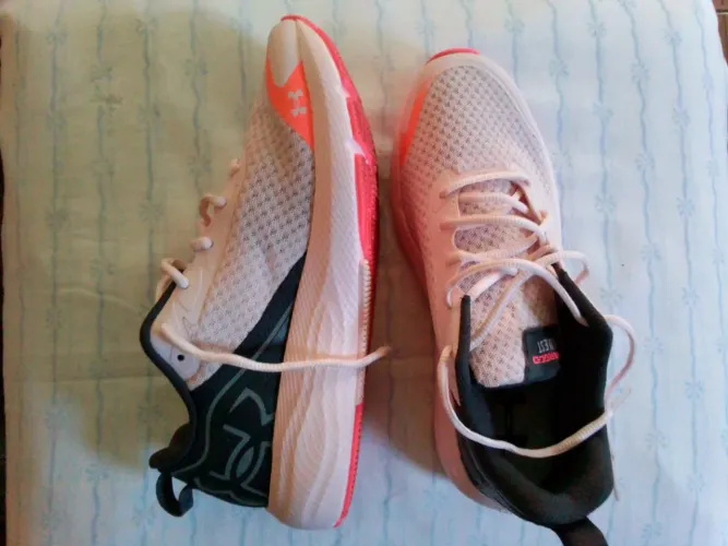 Tênis feminino under armour