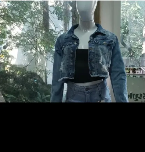 Jaqueta Jeans feminina Cropped Destroyed