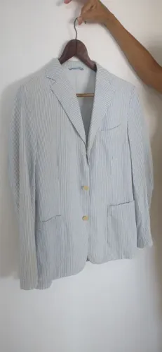 Blazer masculino listrado azul e branco Guess..