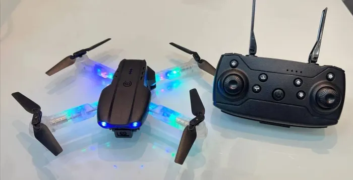 Mini Drone Novo C/ 2 Baterias, Led, Câmera - Voa Até 80m! Ótimo Presente