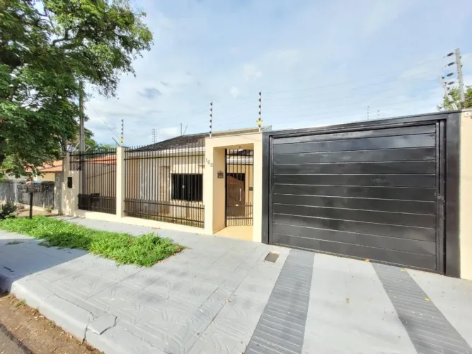 Casa para alugar em Maringá, Cj Res. Parigot de Souza, com 3 quartos, com 150 m²