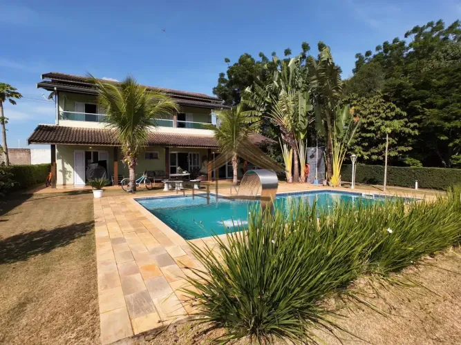 Magnífica casa a venda no Condomínio Jatobá, contendo 4 dormitórios e um amplo lazer