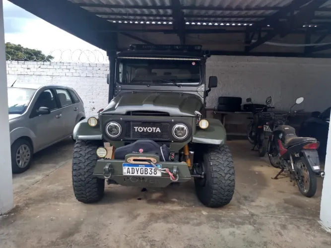 Toyota Band.Jipe Cap.de Aço Chas. Curto Diesel 1979