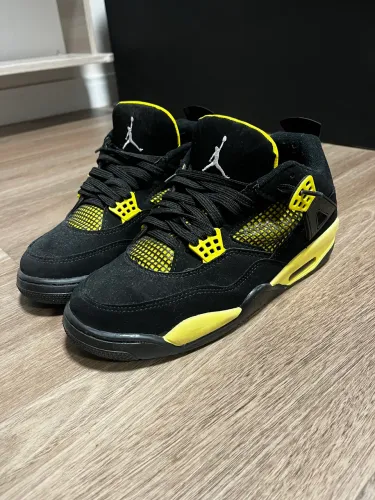Tênis air jordan 4 thunder