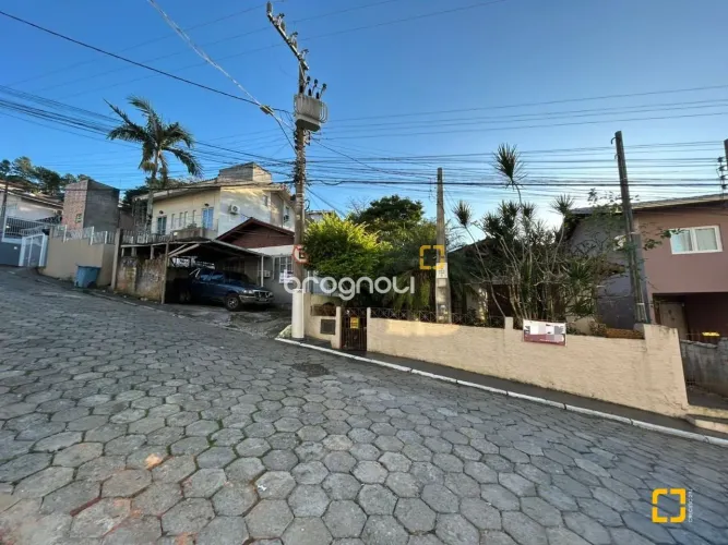 Terreno de 300m² na Trindade em Florianópolis SC