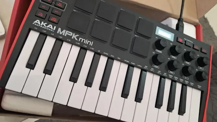 Akai MPK Mk3 mini teclado controlador Midi usb zerado