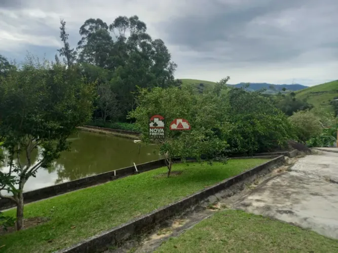 Sitio em Paraibuna com arvores frutíferas,nativas, rosas e dois tanques de pesca.