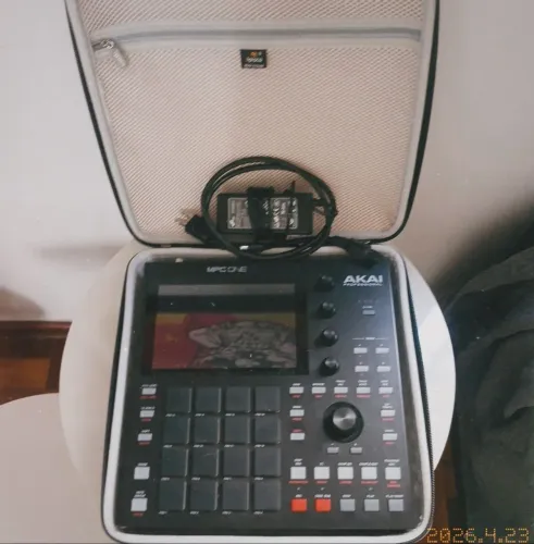 AKAI MPC ONE (na caixa)