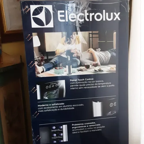 Super oferta Adega Electrolux nova 8 garrafas