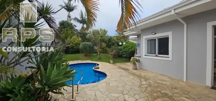 Casa totalmente térrea na Vila Santista em Atibaia , com 03 suites e área gourmet
