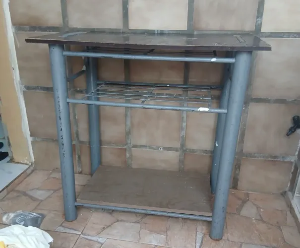 Mesa de Ferro Resistente 