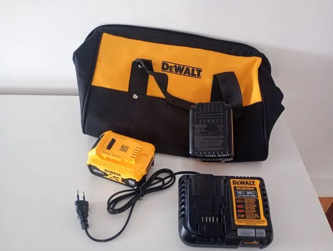 Kit 2baterias Dewalt 5ah, carregador e bolsa