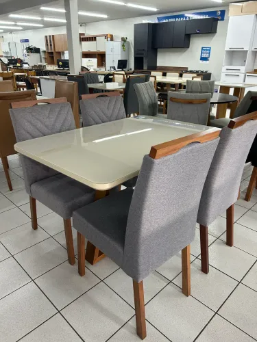 Mesa de madeira com 4 cadeiras NOVA
