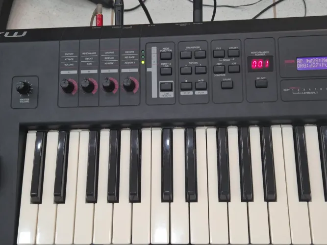 Yamaha MX61 teclado musical