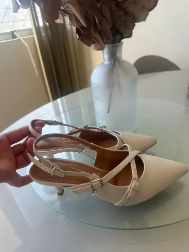 Scarpin branco Vizzano n 35